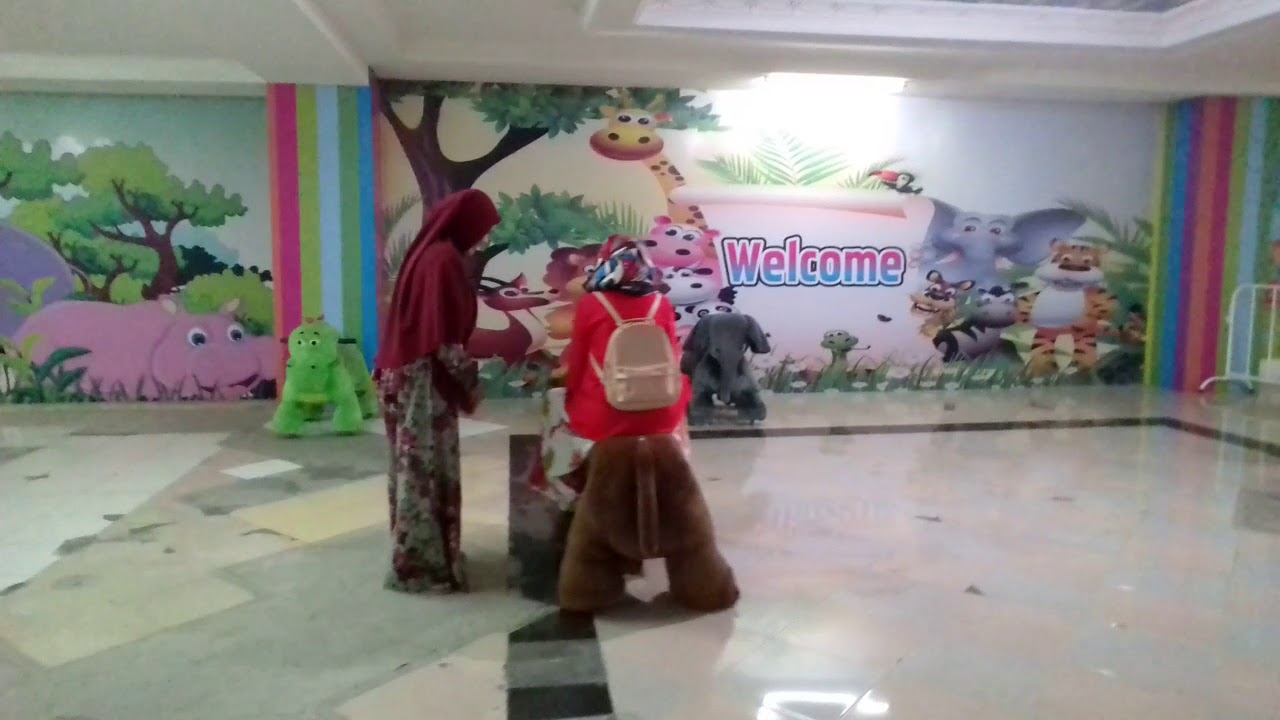 Ndu naik permainan gajah  di ramayana bali YouTube