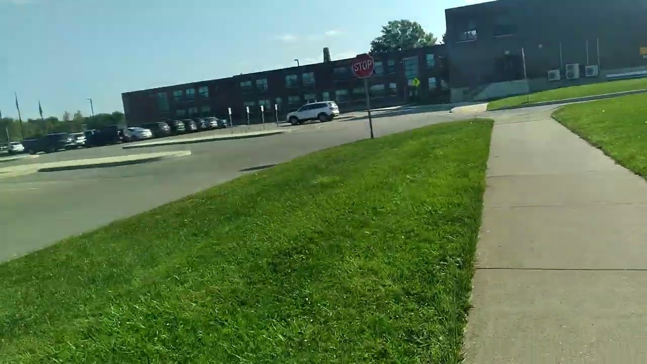 stop 🛑 sign on eagle dr near E2ccb boces lakeshore center senior high school 🚸