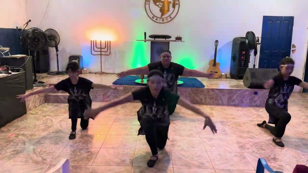 Ministério de Dança Kairós - Coreografia- Eu vou orar / Alik Feitosa ( cover Nair Nancy }