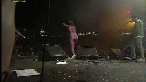 Cansei de Ser Sexy CSS - Art Bitch - Live @ Paredes de Coura 2007.08.15 (01/13) [4:3 HQ]