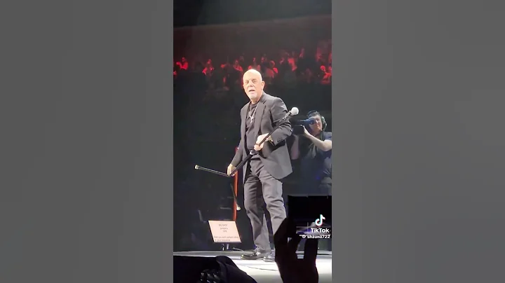 Billy Joel collapses on stage 😯 😢 #music #concert #billyjoel #70smusic #shorts