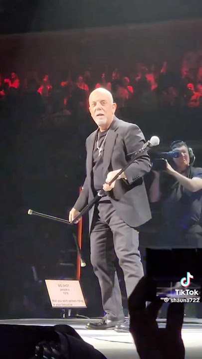 Billy Joel collapses on stage 😯 😢 #music #concert #billyjoel #70smusic #shorts