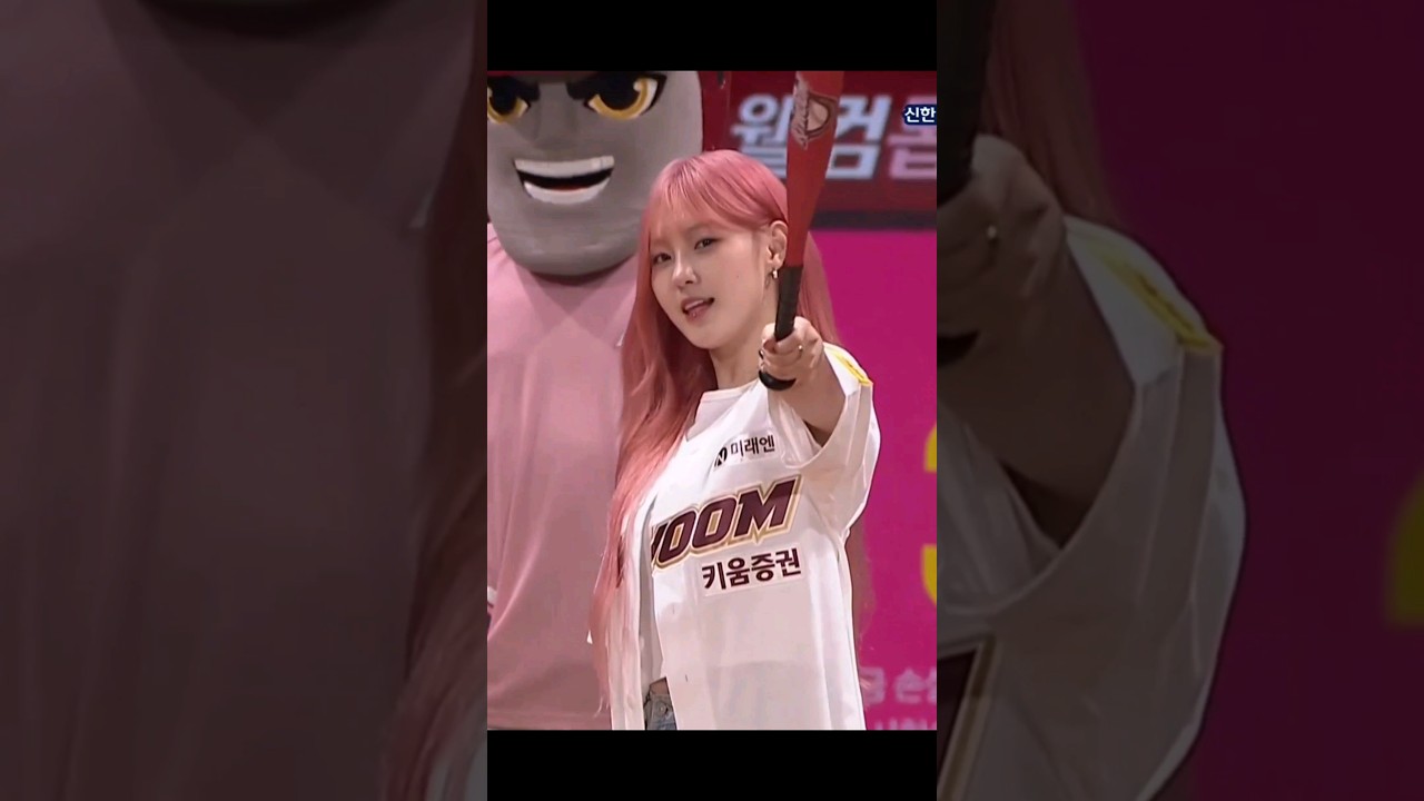 240828 kep1er chaehyun & dayeon first pitch and bat ⚾️