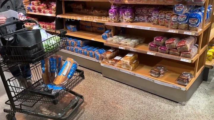 11-17-2022 Buffalo, NY-Lake Effect snow prep, packed grocery stores like a hurricane