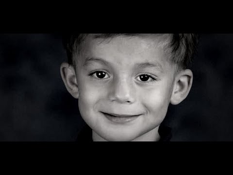 Wideo: Oskarżają Ojca O Przejechanie Dziecka