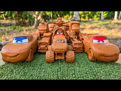 Muddy toy car convoys falls into the water & Clean up Disney Pixar car