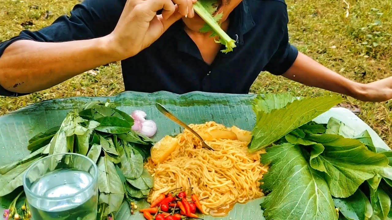 Eating 4 pack of masala Maggi noodles with green chilli ।। Mukbang video