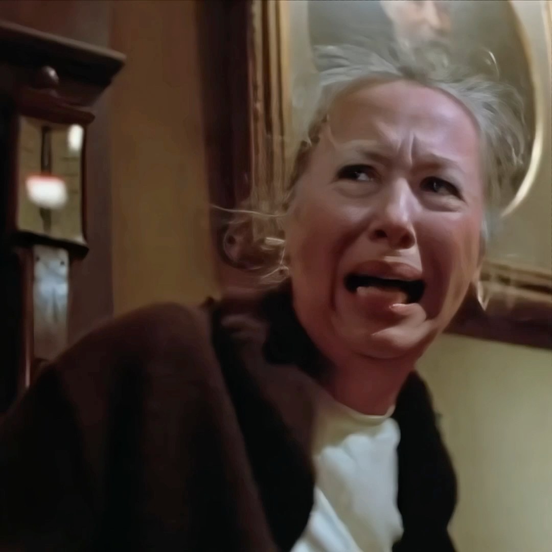 VEJA O QUE OS GREMLINS FIZERAM COM ESSA VELHA #shorts #terror #comedia #humor