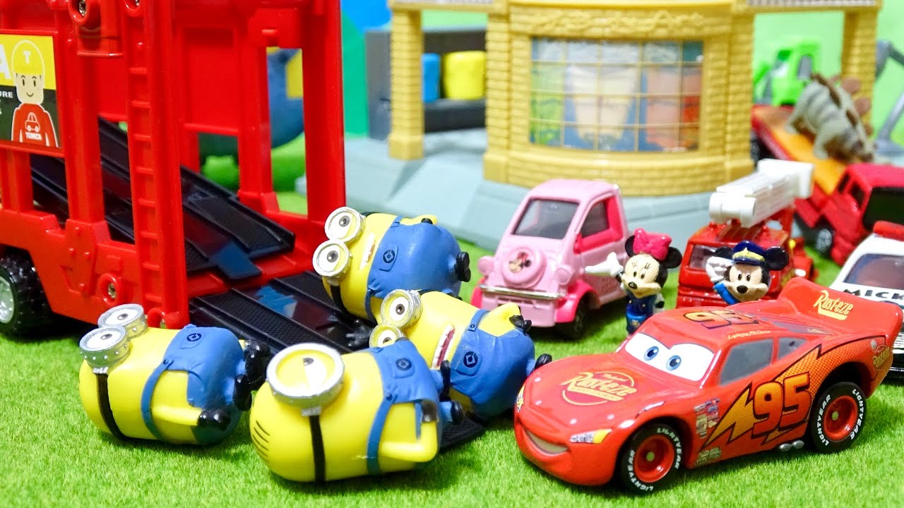 ミニオンのボディーショップでカーズのみんなが大騒ぎ!どんな