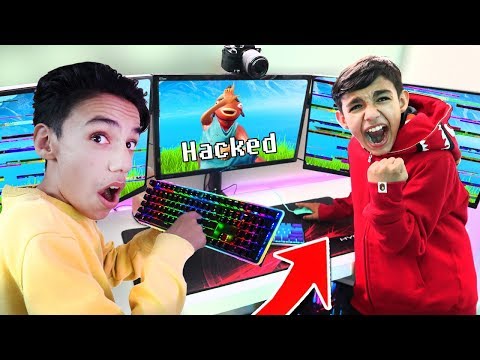 wireless-keyboard-prank-on-little-brother-while-playing-fortnite