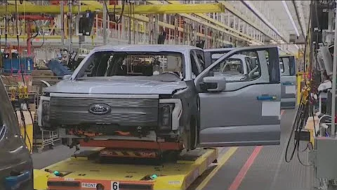 UAW 'preparing to strike' as deadline looms