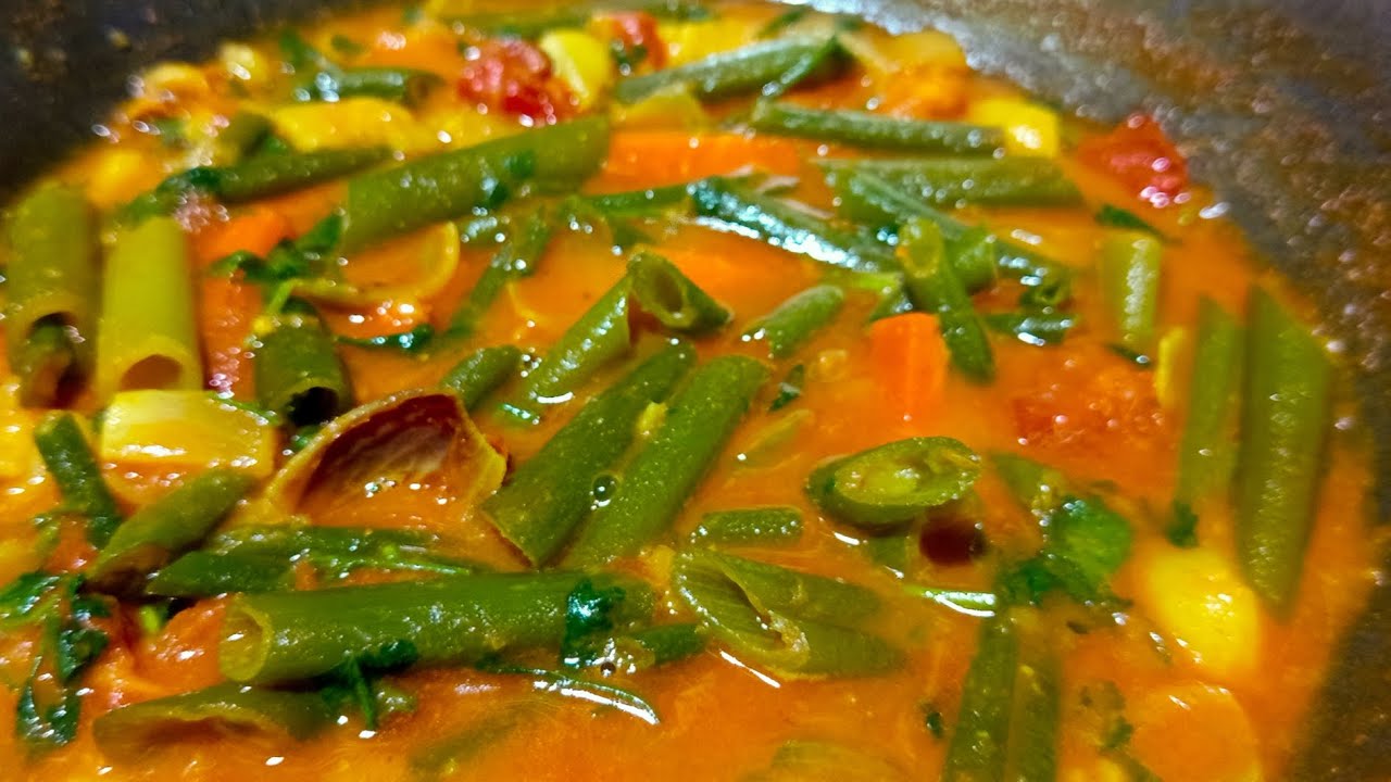 চিংড়ি মাছ পেঁয়াজ কলির তরকারি 