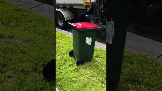 The trash can is like a little toy#work #garbage can