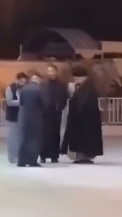 فيديوا متداول يظهر فيه زعيم التيار الوطني مقتدى الصدر يدخن