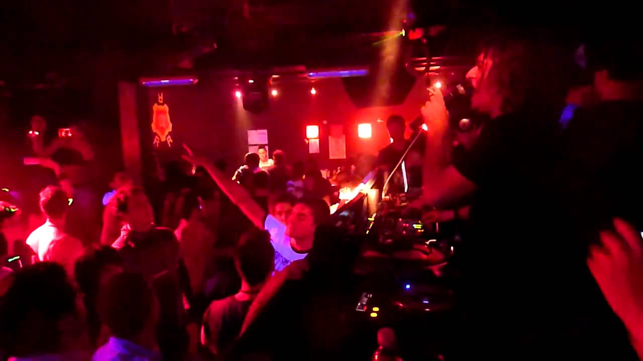 Happy birthday Red Zone 7-12-10:dj Andrea Romani plays Speedy j-Pullover e inizio dj Maffei