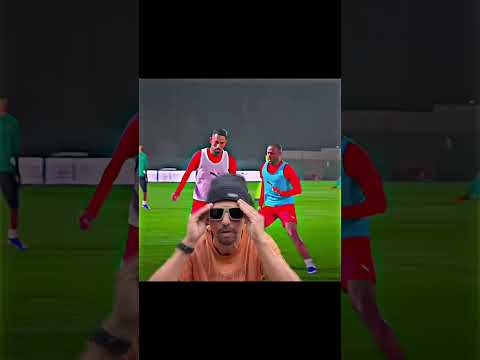 هنا تأكدت أن لكل مجتهد نصيب تخايل لاعب عندو 32 سنة عاد غايلعب المبارة الأولى مع المنتخب الاول