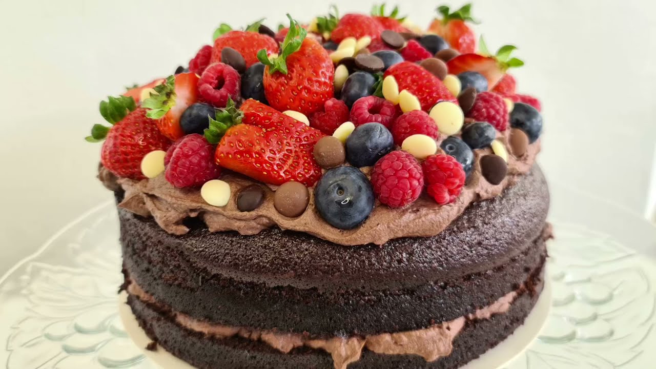 Black magic chokoladekage med kakao/chokolade flødeskum og bær 🍫🍓 | 