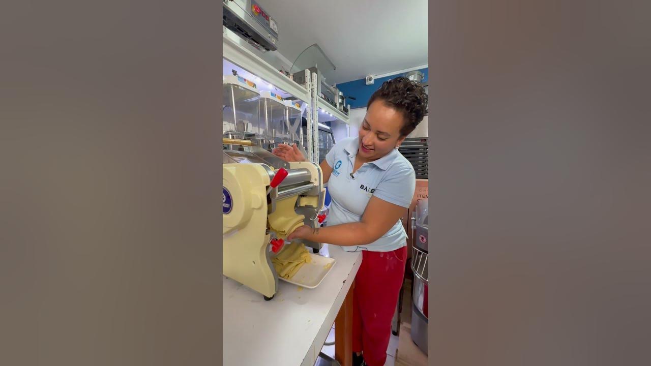 Laminadora de masa para panaderia de mesa - Exhibir Equipos