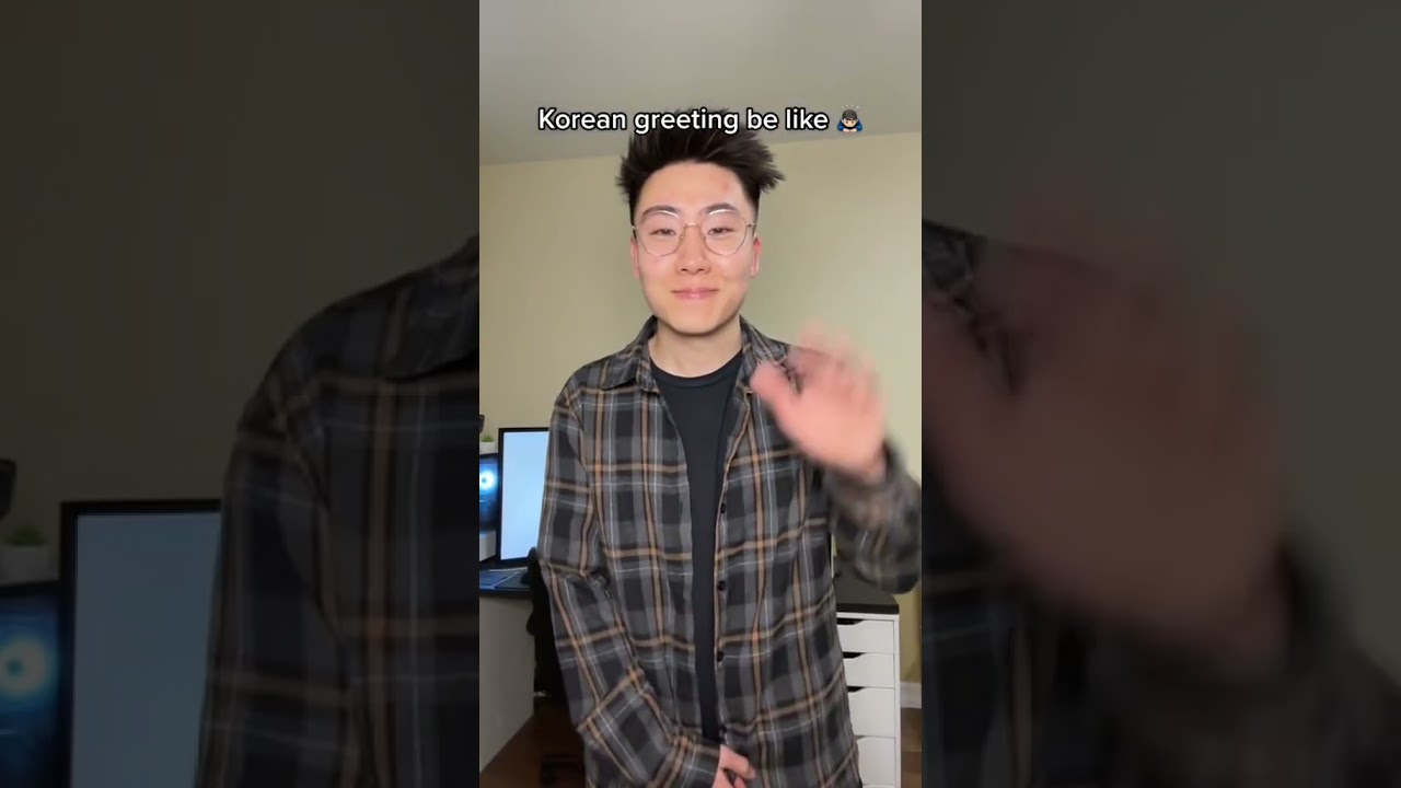 Korean greeting be like 🙇🏻‍♂️ 