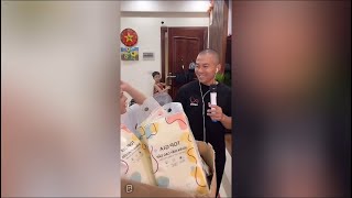 MR. QUYET BLACK SINGS THE SONG