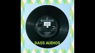 கனி முத்தம் பதிந்தது. (படம் - யார் ஜம்புலிங்கம்)