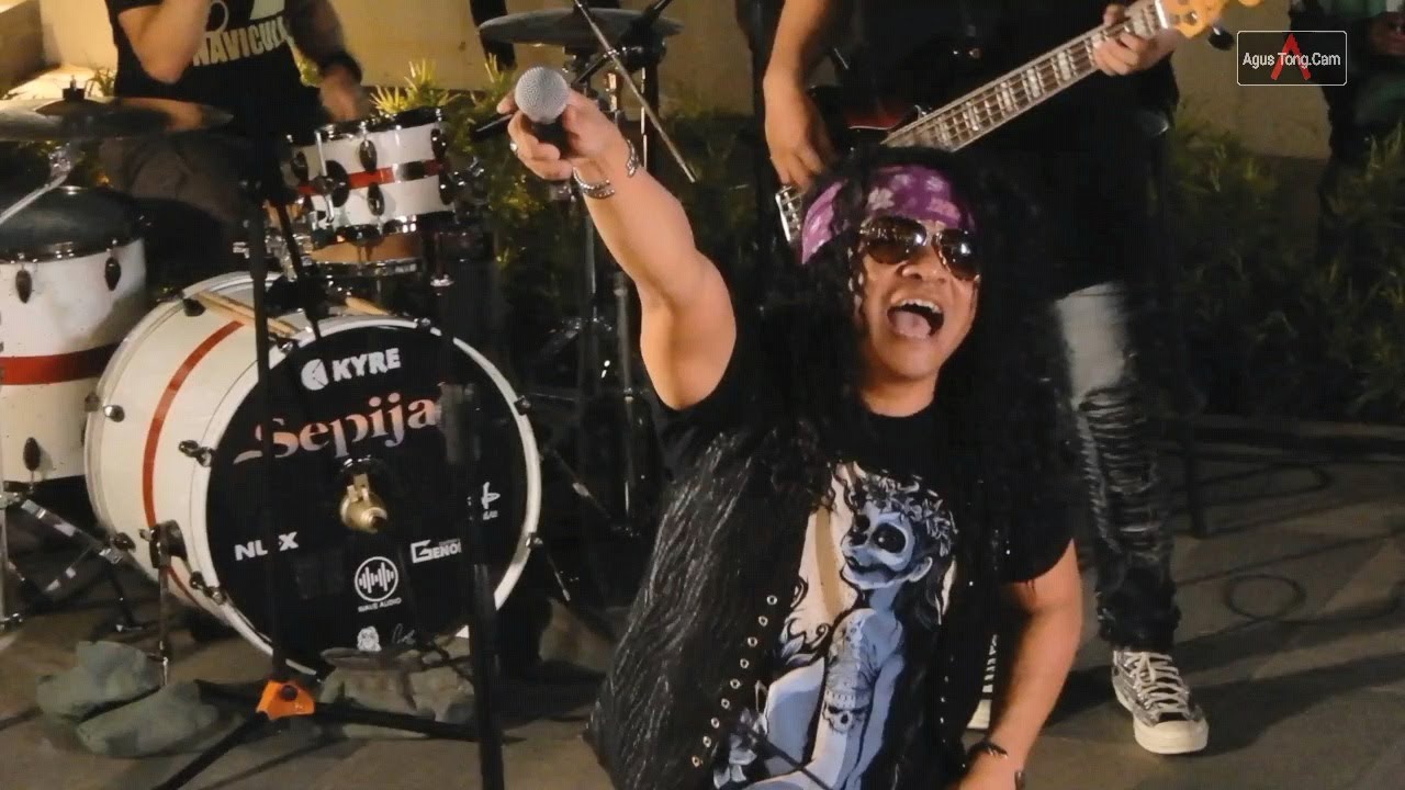 Rocker Juga Manusia - Candil | At Anjungan Sarinah - YouTube Music