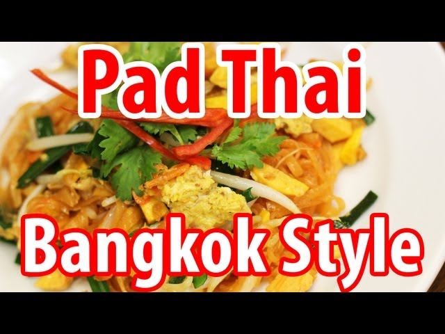 Pad Thai Thip Samai in Bangkok (ผัดไทยประตูผี) | Mark Wiens