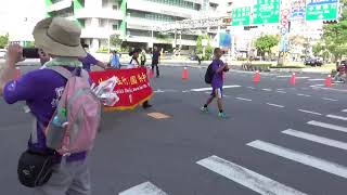 1070609-新竹市300城市大遊行-竹光國中樂旗隊-踩街01
