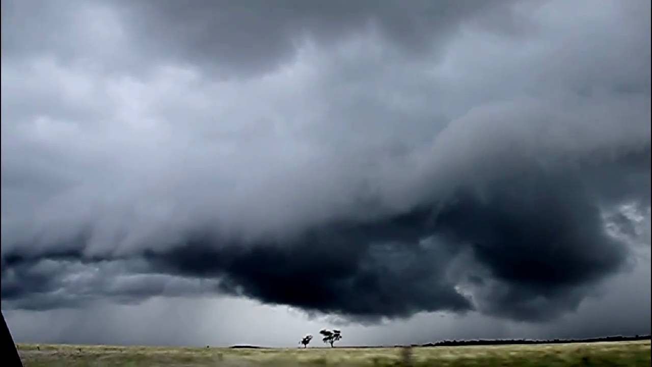 Nov 30 2010 (HD) Roma Outback QLD Storm Chase - Massive Wall Cloud and Clear Slot