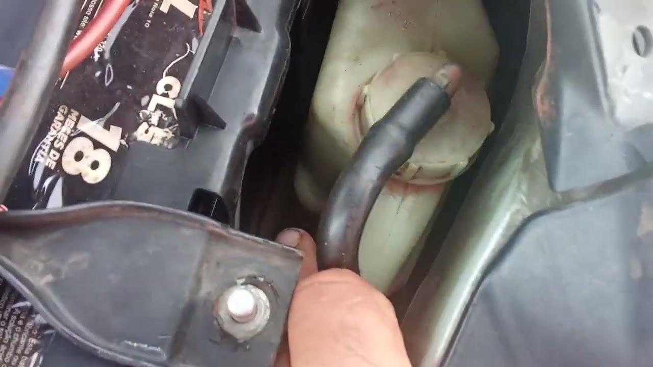Como completar a água do radiador do Honda Civic