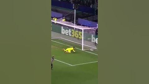 Goncalo Inacio pulls one back for Lisbon #sporting #championsleague  #inacio #header