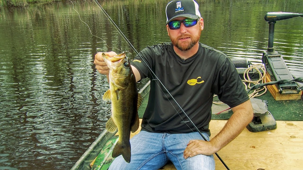 How to Fish for Bass in Ponds with a Floating Worm 