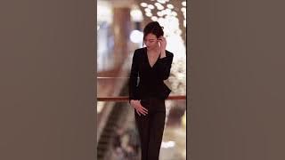 cewek cantik cina tersenyum malu