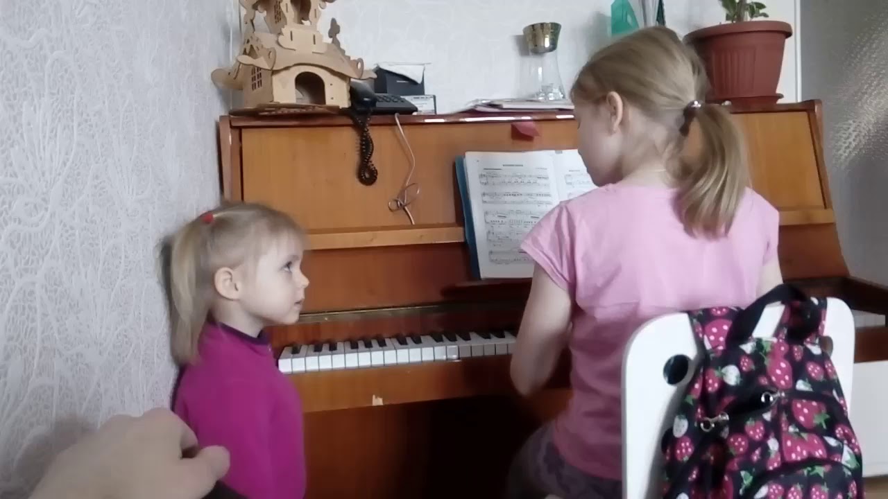 Рыбки уснули в пруду - YouTube