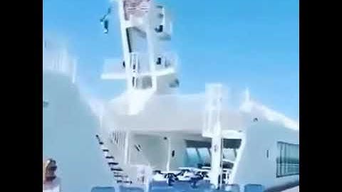 مرج البحرين يلتقيان بينهما برزخ لا يبغيان...سورة الرحمن. اية20