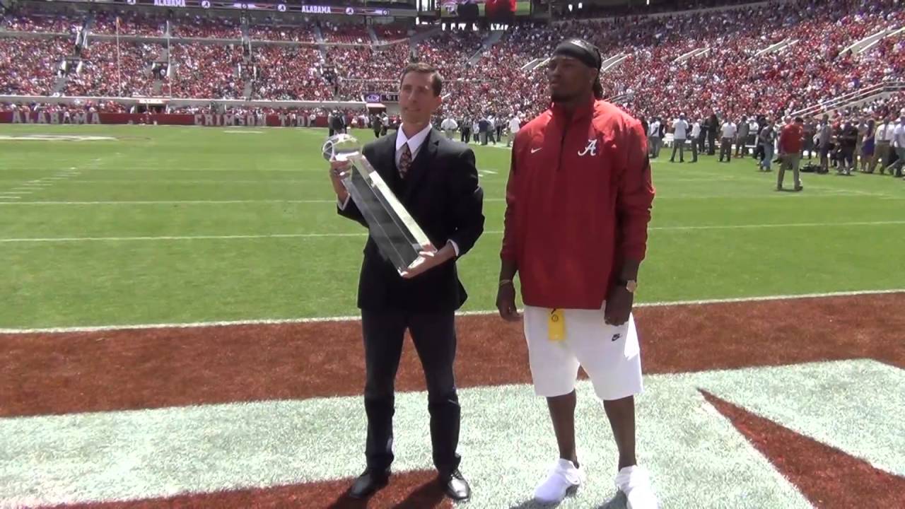 Derrick Henry Presented 2015 CFPA National Performer of the Year Trophy