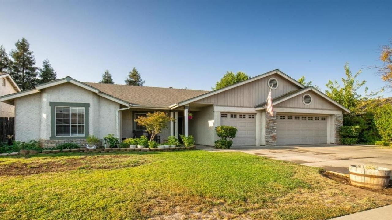 2110 Goshen Avenue, Clovis, CA Presented by Sarah Tolmachoff.