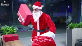 What gift is Santa Claus giving?😆 screenshot 1