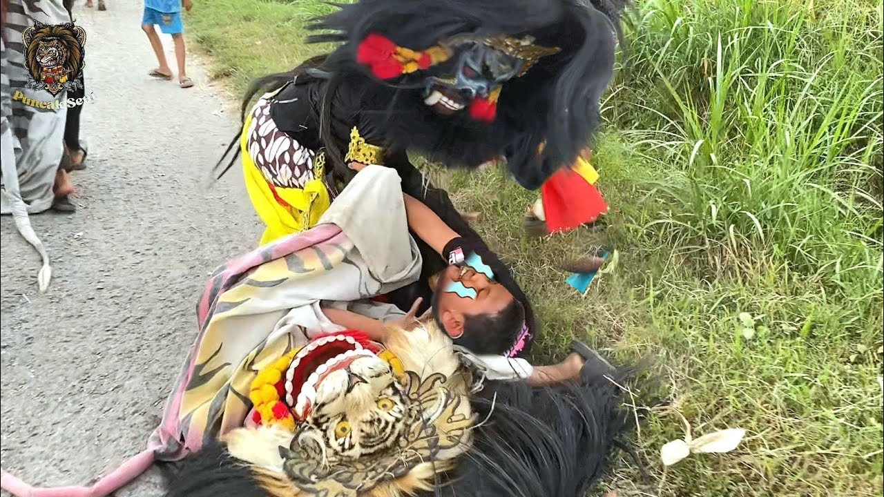 Pengejek Dibikin Kapok Ketangkap Barongan & Buto Ngamuk !! Arak arakan Barongan PANDJI SABDHA JAGAD
