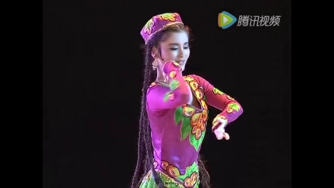 Tukli qiz bir yigitni silkitadi Rus qishloq hammomida jinsiy aloqa