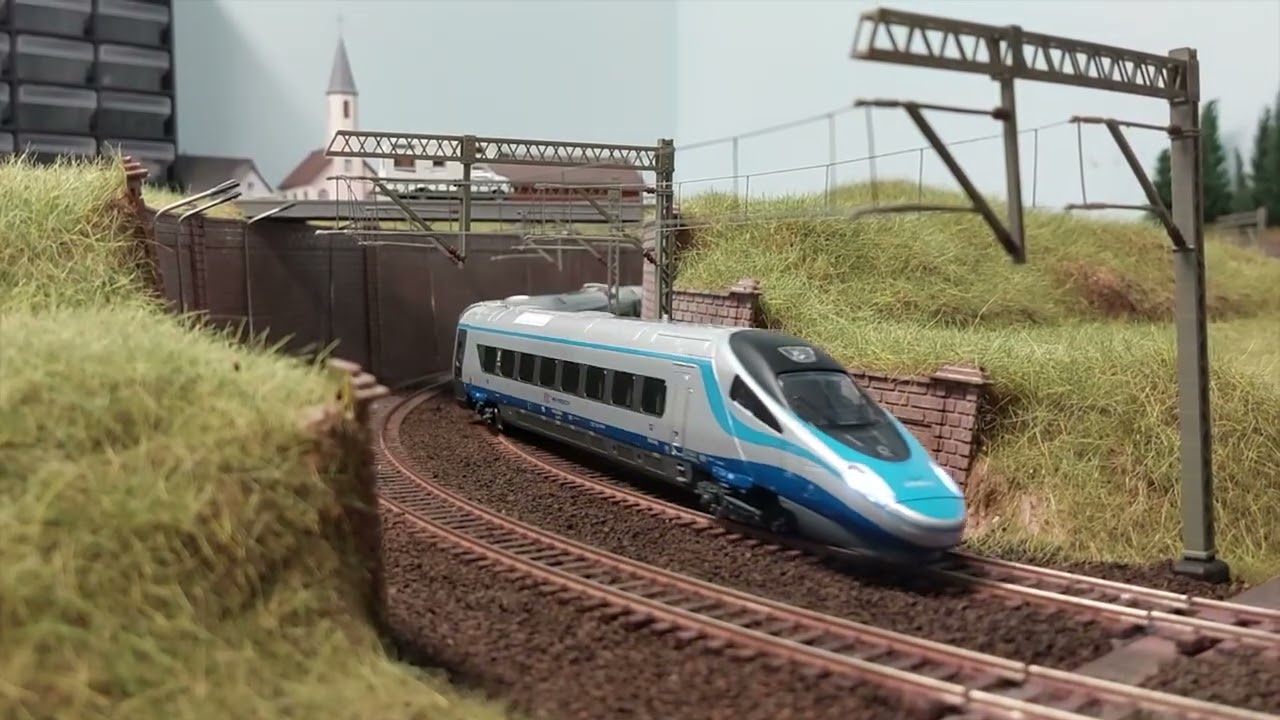 H0 scale model of a polish high-speed train ED250 Pendolino PKP Intercity from AWL. Presentation[EN]