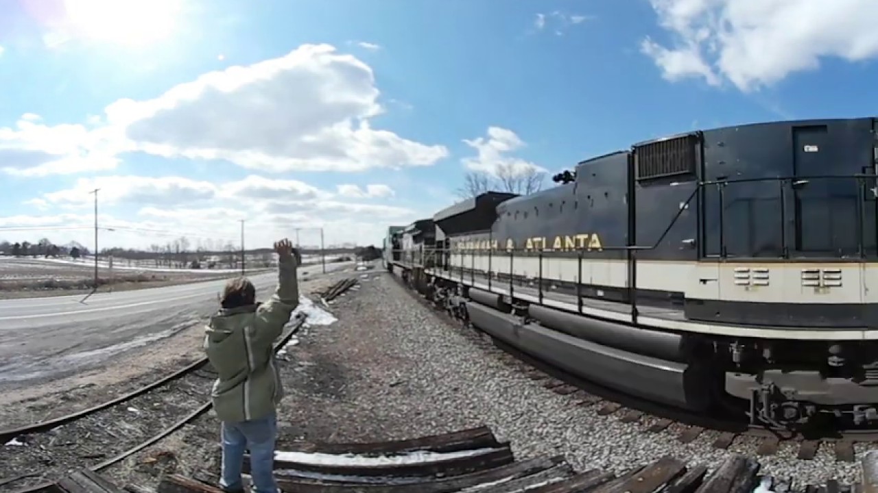 360 northbound Savannah and Atlanta heritage unit intermodal train