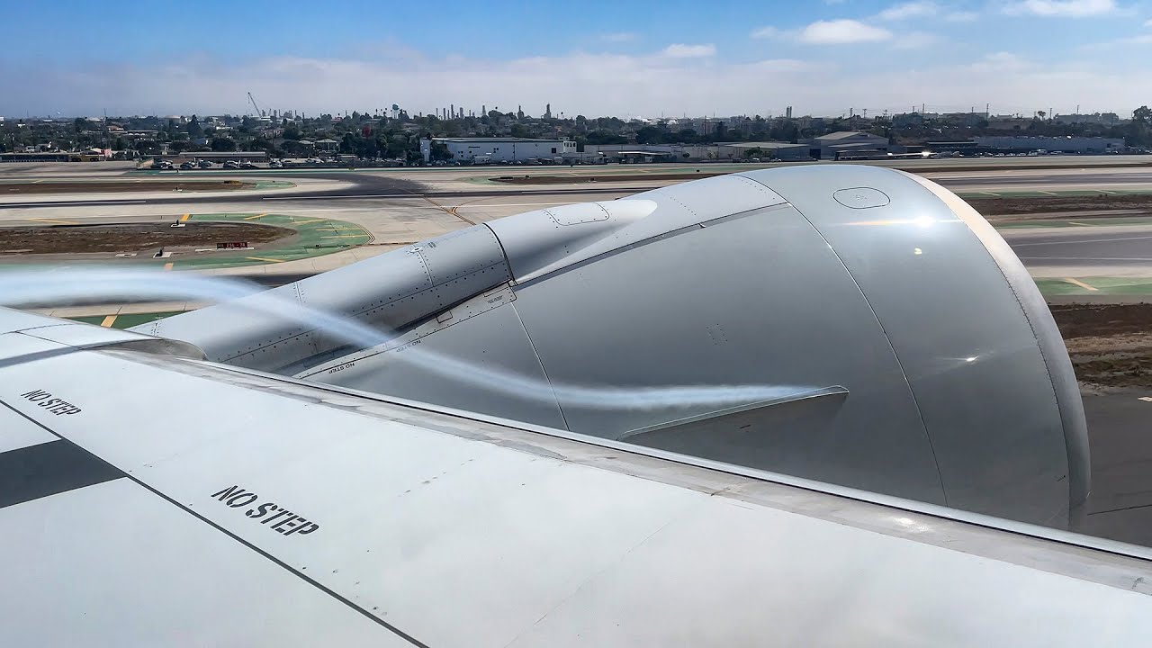 Singapore Airlines 777-300ER taxi and takeoff from LAX (runway 25R)