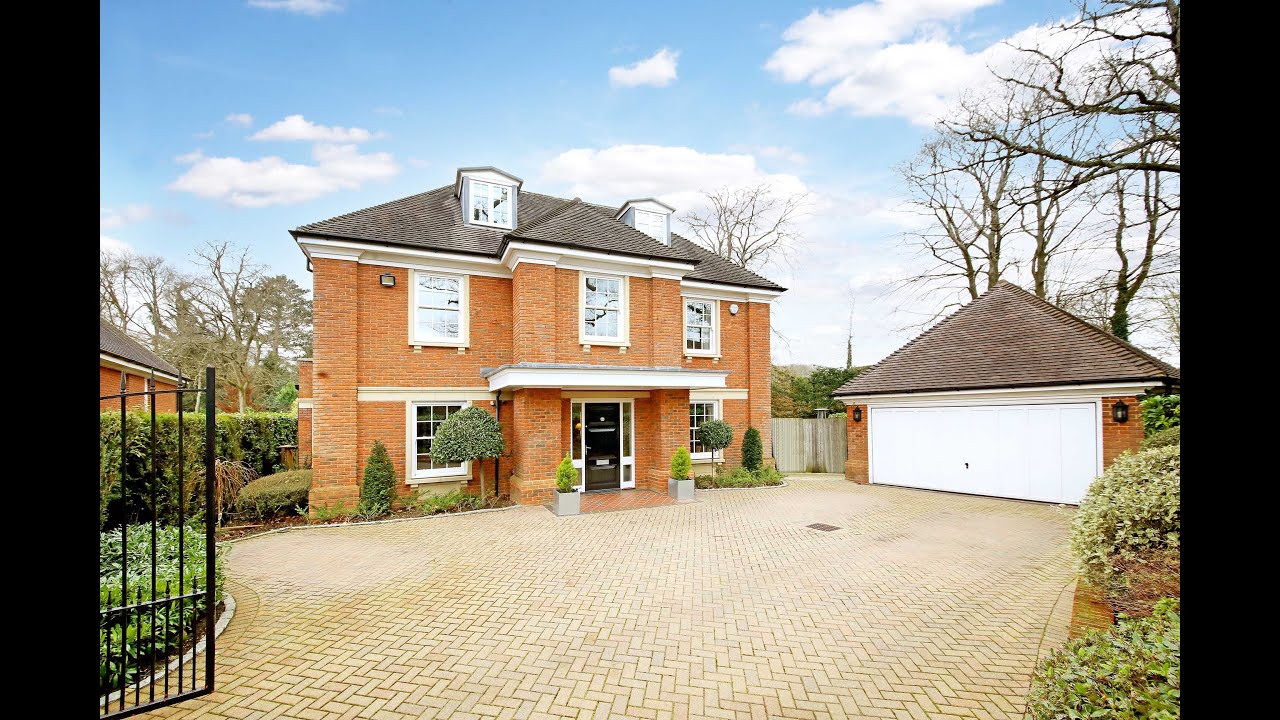 A beautifully presented and wellmaintained detached family home