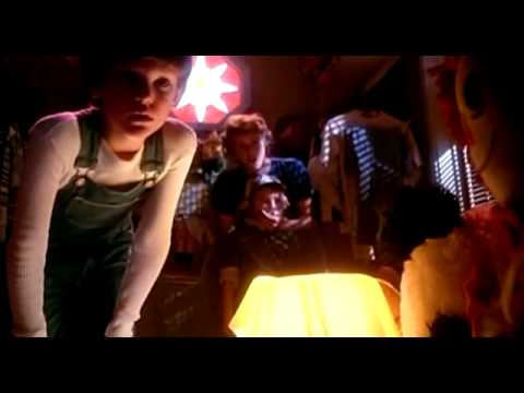 ET the Extra Terrestrial Original Trailer 1982