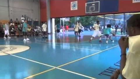 Juan nba vs Hot Sauce - Streetball Game ( AND1 Live 2013)