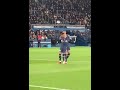 Petite danse de Neymar après le but + accolade avec Mbappé