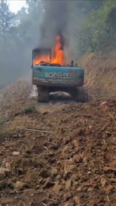 Excavator beko terbakar saat bekerja