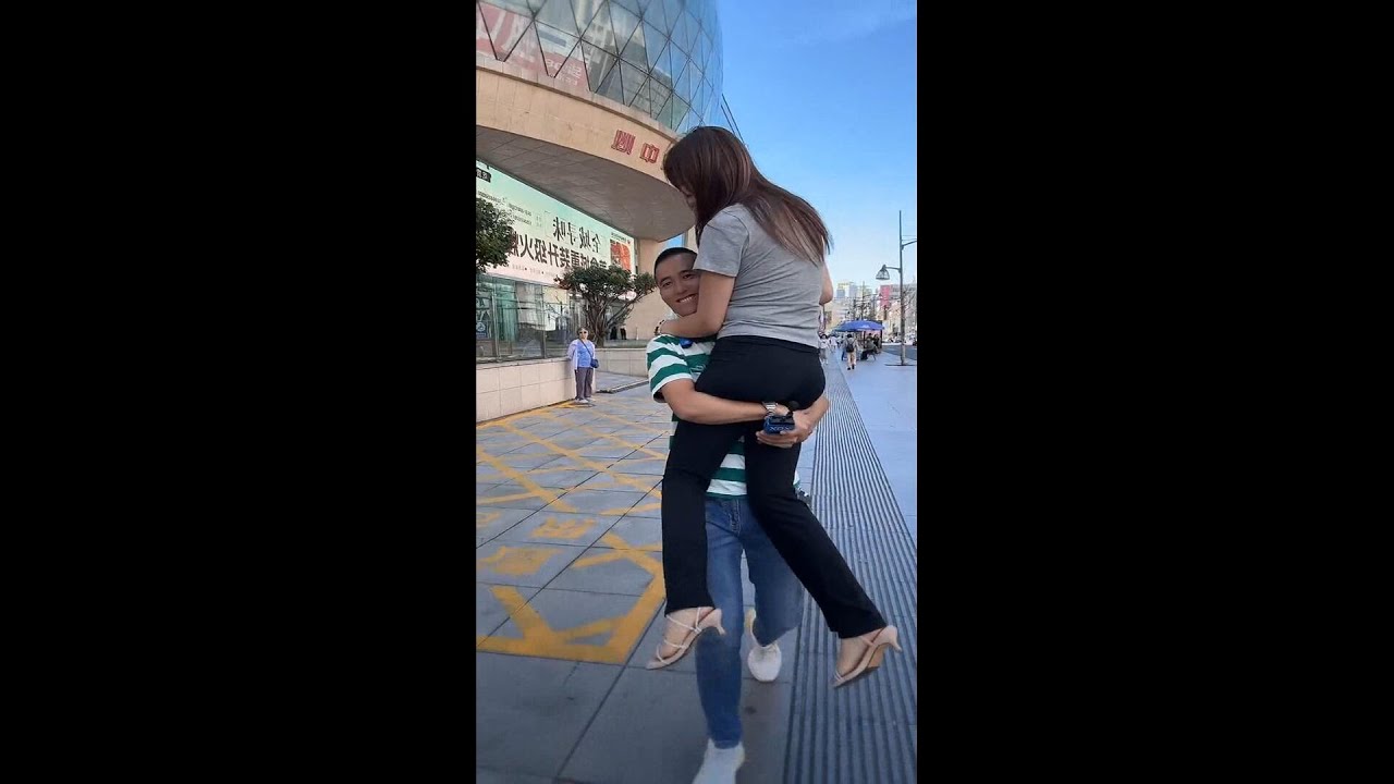 这老妹的臀太性感了