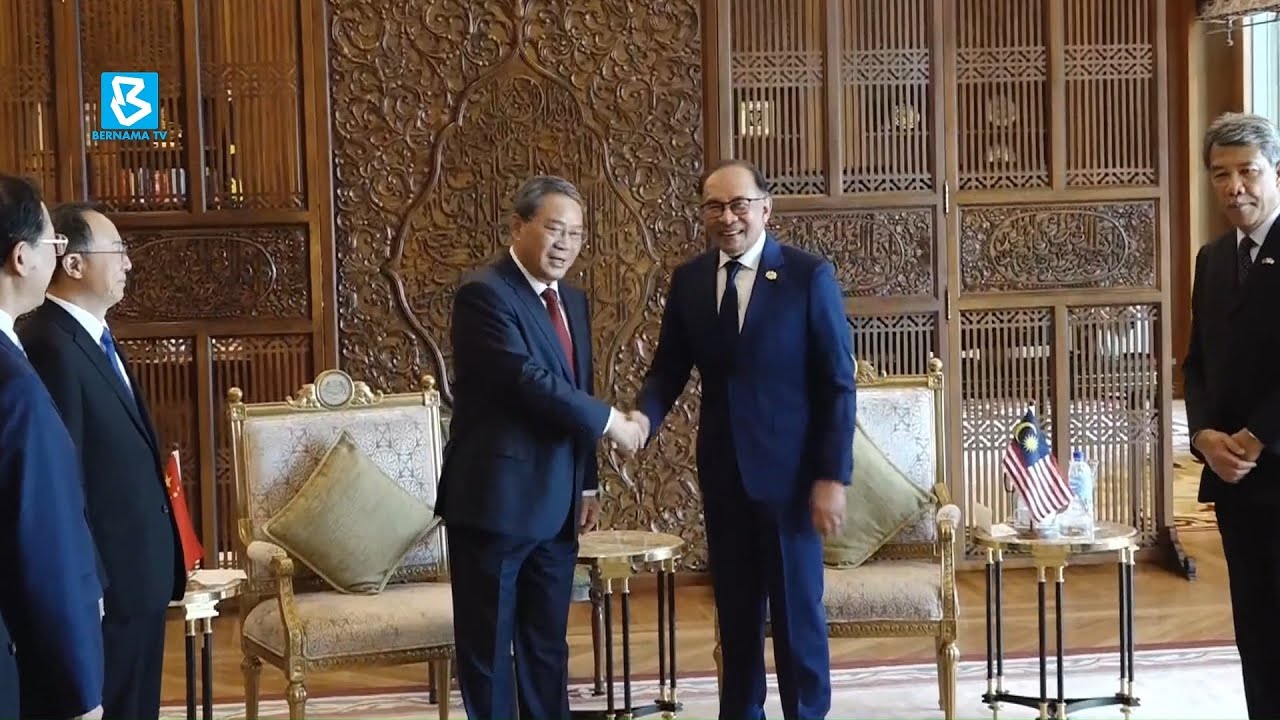 Discusses regional geopolitical issues, expanding trade ties